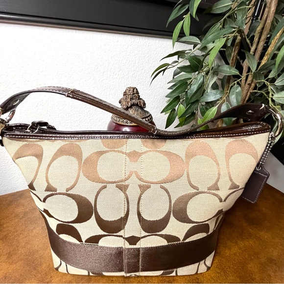 COACH Signature Canvas Shoulder Bag, No. F13581 - Picture 2 of 10